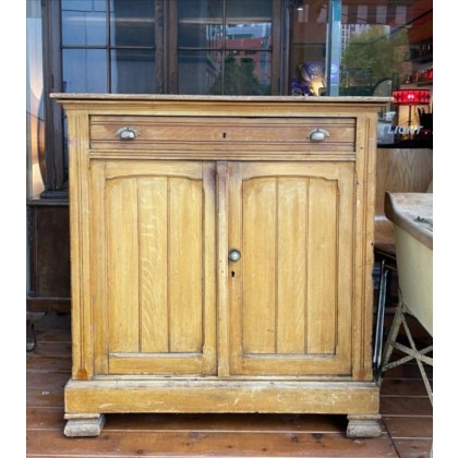영국 빈티지 수납장 카운터 벽 진열장