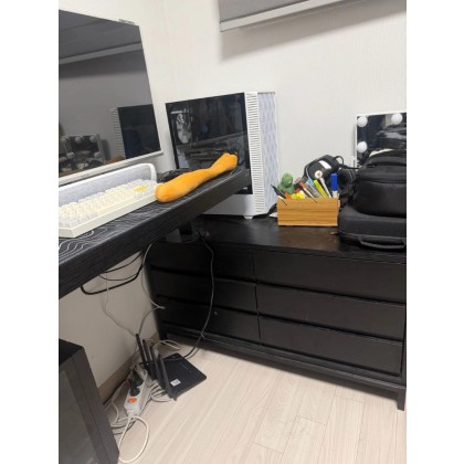 마고앤로랜 협탁 책상 인테리어용 탁자