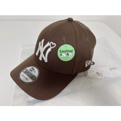 Basicks 뉴에라XMLB 9FORTY 뉴욕 양키즈 캡 모자 브라운